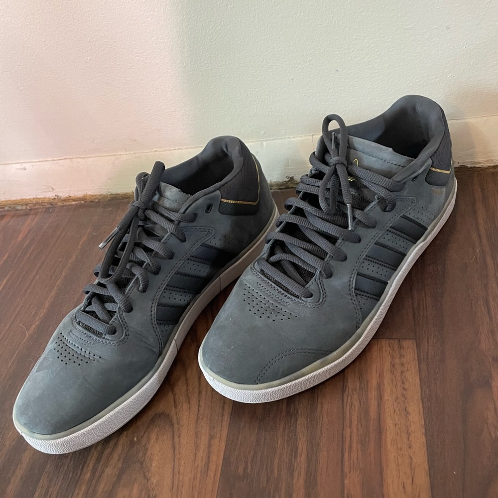 Adidas Men's Tyshawn Gray Sneakers
